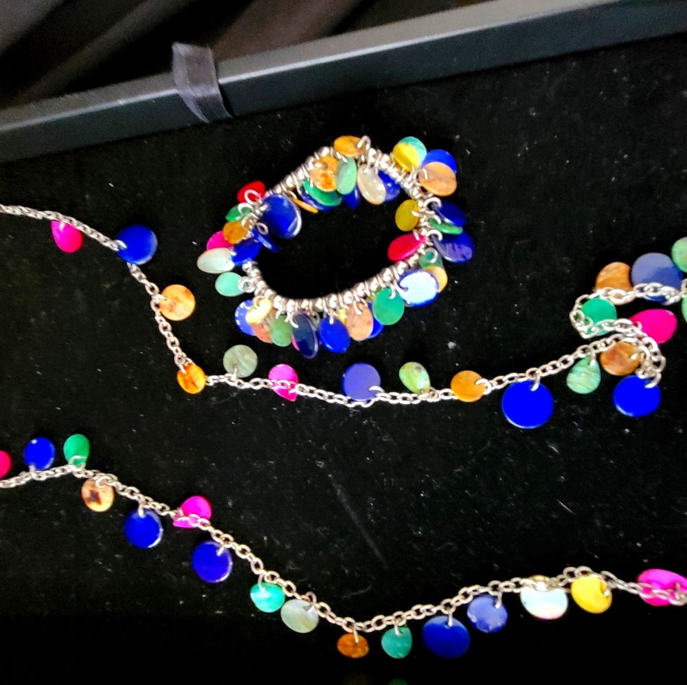 Necklace and stretch bracelet set